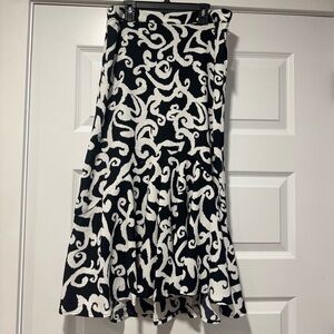 Women’s medium A-lined ruffle bottom, elastic band skirt NWT